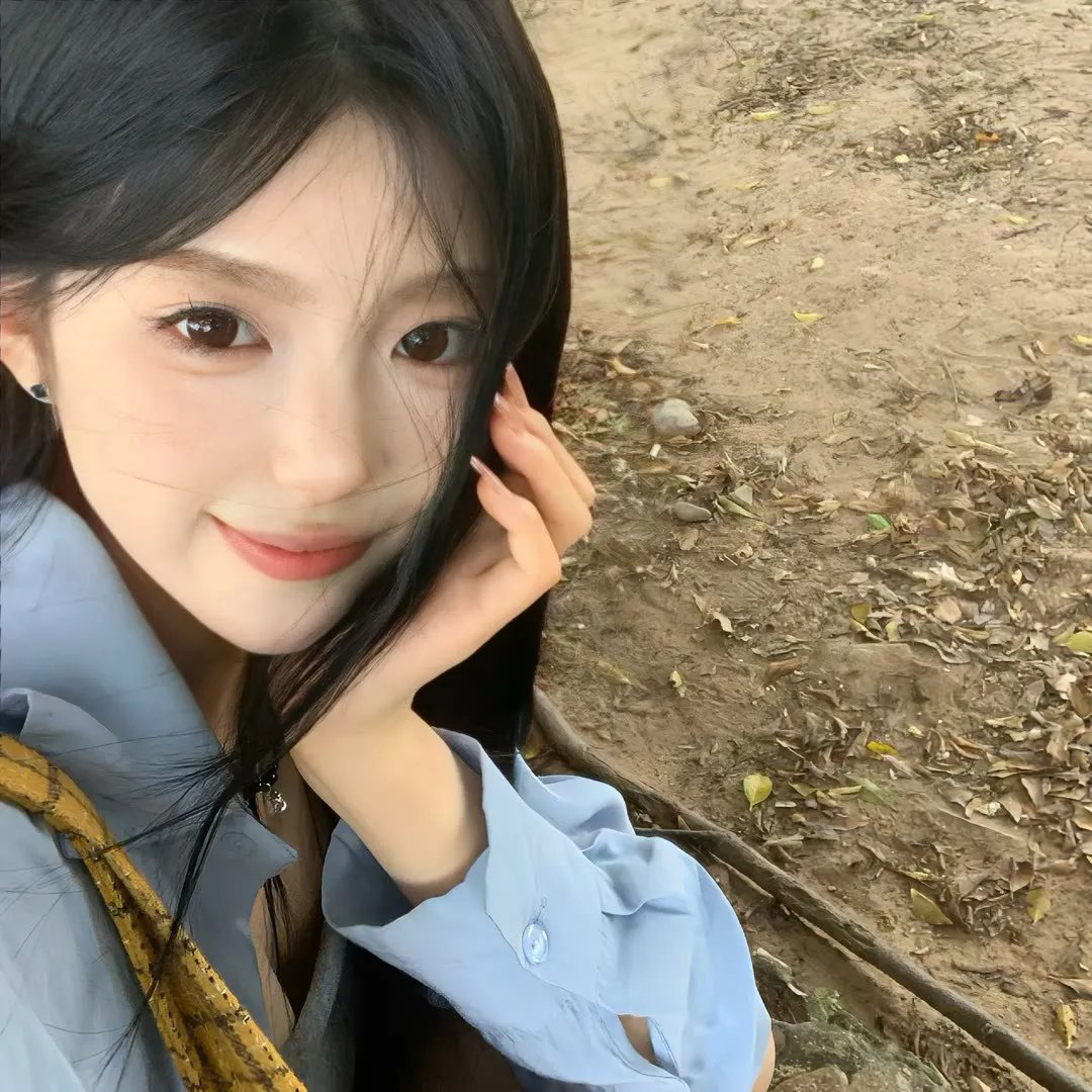 模仿女孩